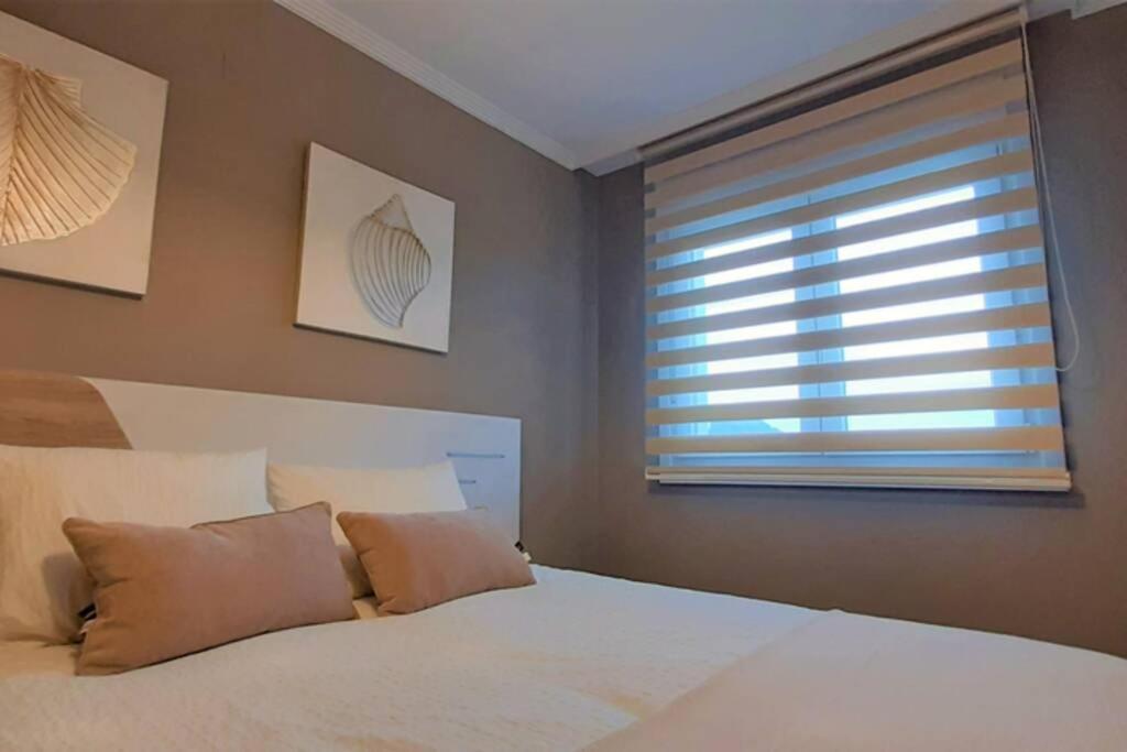 Apartamento Playa Foz Con Piscina Y Parking 010 Apartment Bagian luar foto