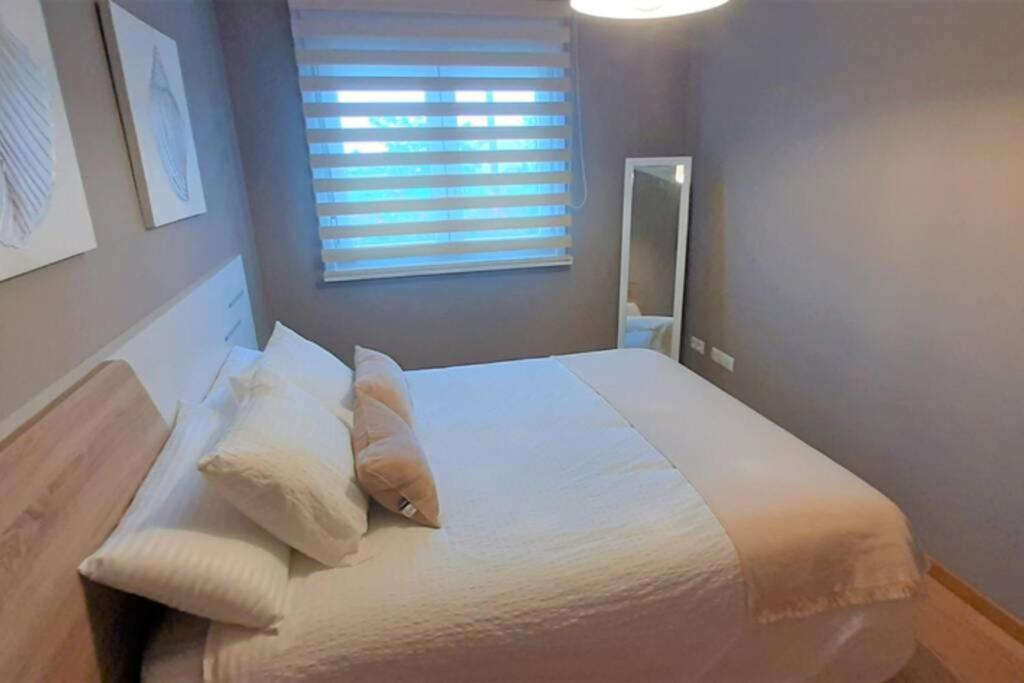 Apartamento Playa Foz Con Piscina Y Parking 010 Apartment Bagian luar foto